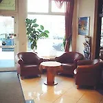 Albatros Airport 3*